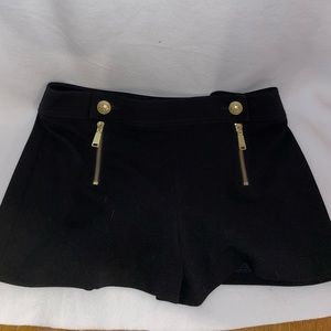 Express cloth short with buttons